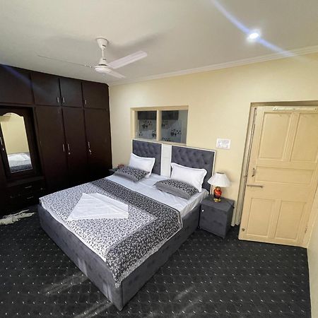 The Khayabaan - Luxurious Home Stay Away From Home Srīnagar Extérieur photo