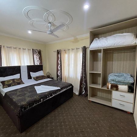 The Khayabaan - Luxurious Home Stay Away From Home Srīnagar Extérieur photo