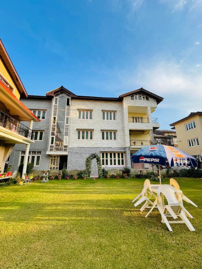 The Khayabaan - Luxurious Home Stay Away From Home Srīnagar Extérieur photo