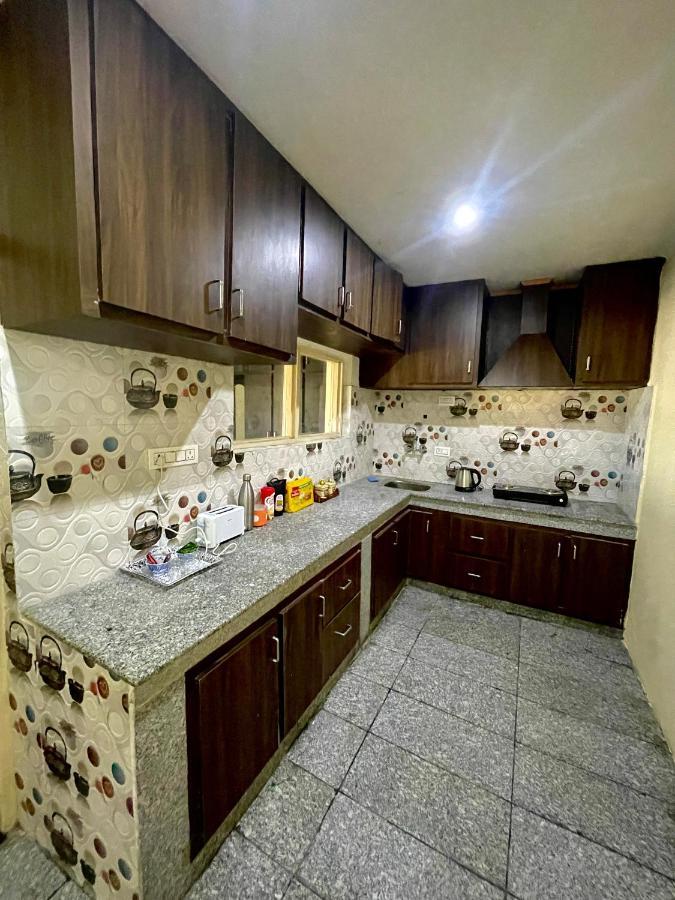 The Khayabaan - Luxurious Home Stay Away From Home Srīnagar Extérieur photo