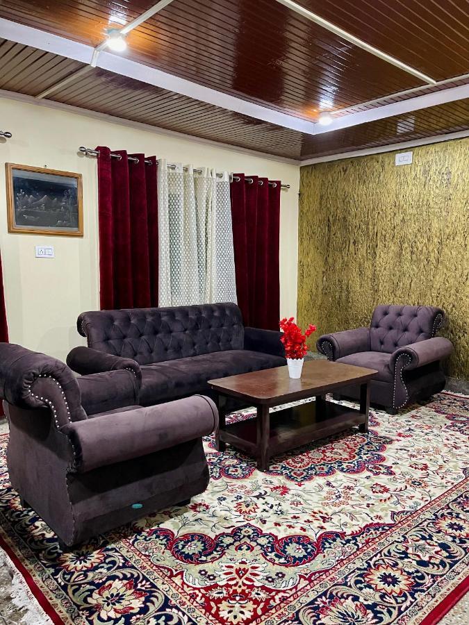 The Khayabaan - Luxurious Home Stay Away From Home Srīnagar Extérieur photo