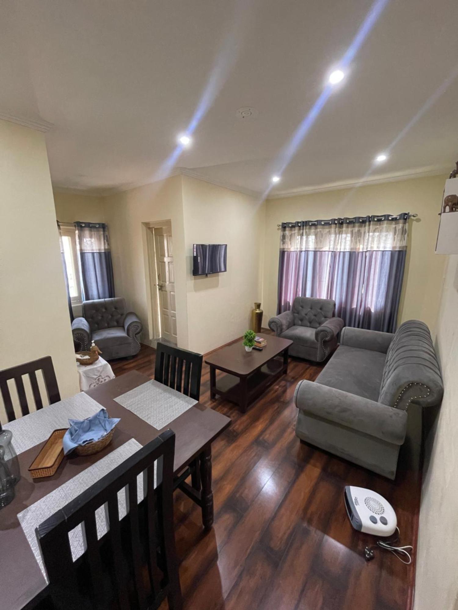 The Khayabaan - Luxurious Home Stay Away From Home Srīnagar Extérieur photo