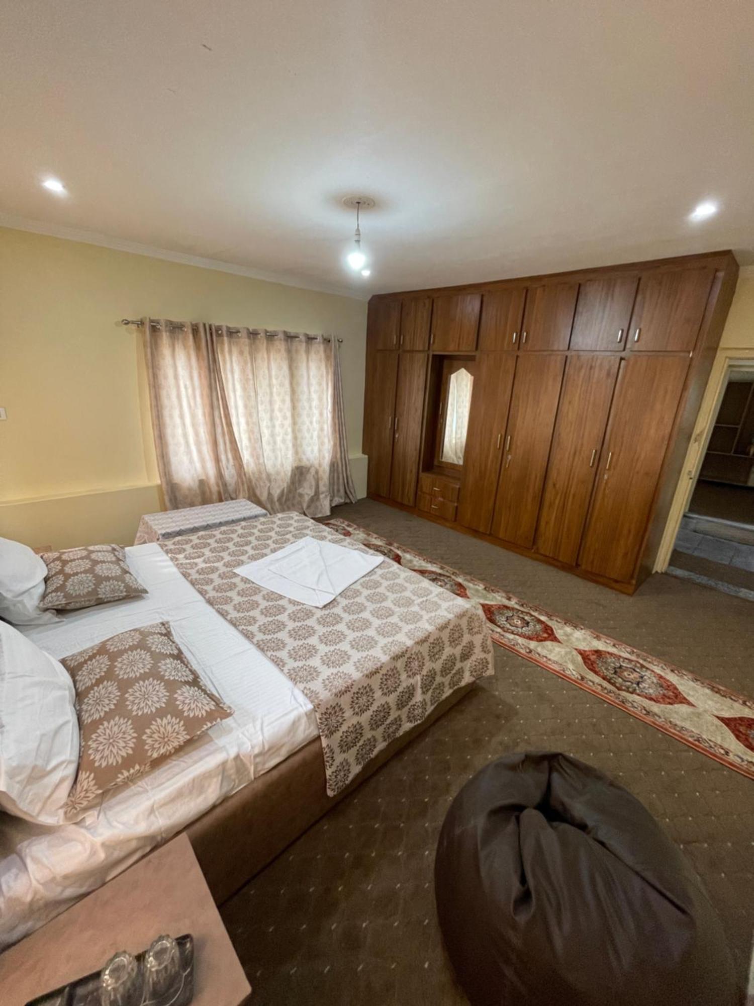 The Khayabaan - Luxurious Home Stay Away From Home Srīnagar Extérieur photo