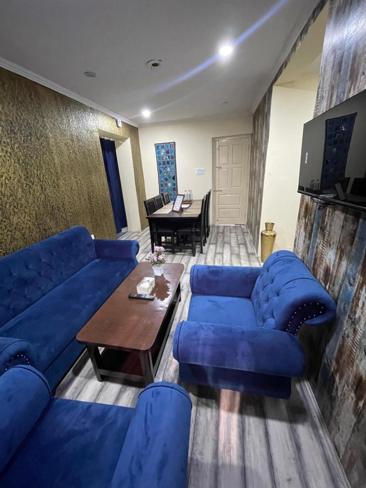 The Khayabaan - Luxurious Home Stay Away From Home Srīnagar Extérieur photo