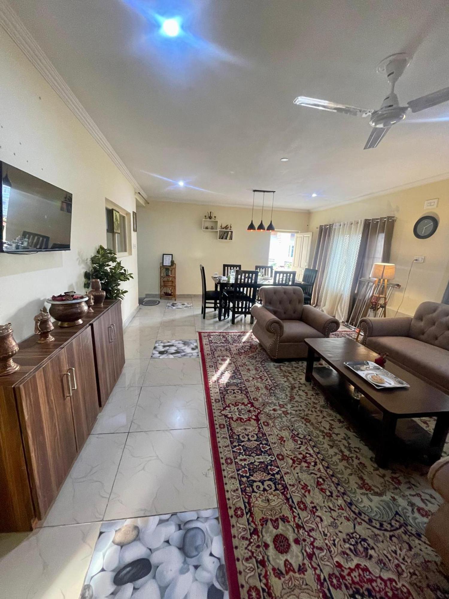 The Khayabaan - Luxurious Home Stay Away From Home Srīnagar Extérieur photo
