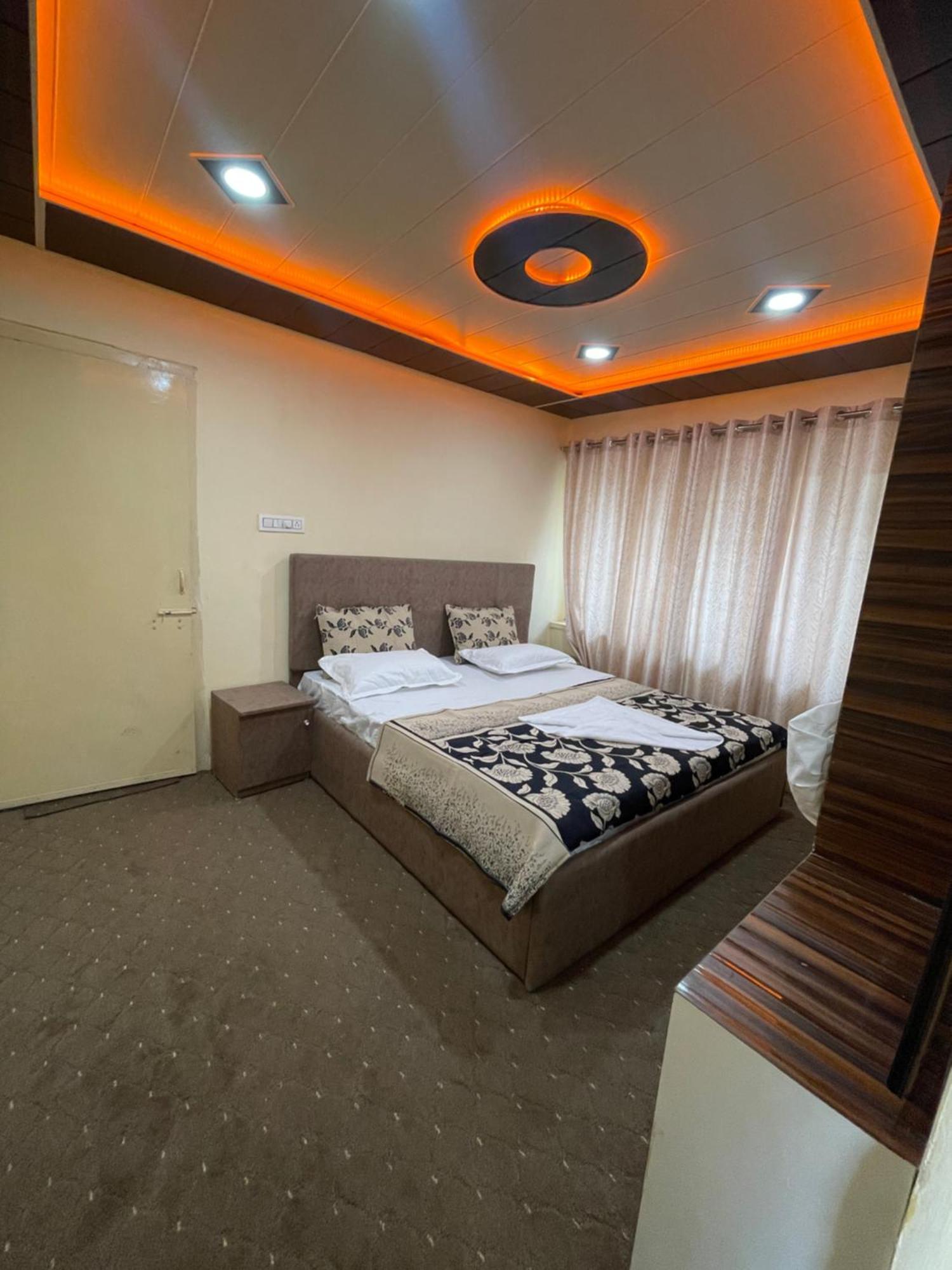 The Khayabaan - Luxurious Home Stay Away From Home Srīnagar Chambre photo