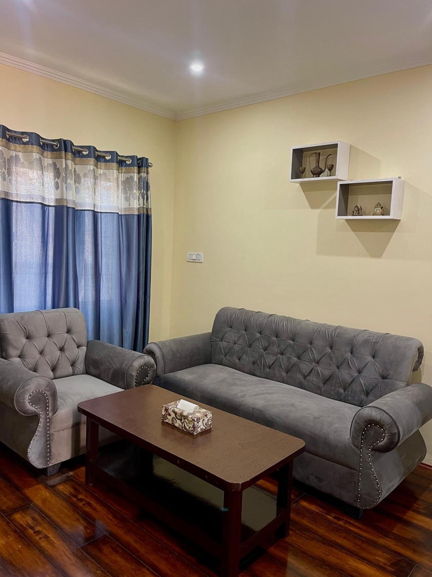 The Khayabaan - Luxurious Home Stay Away From Home Srīnagar Chambre photo